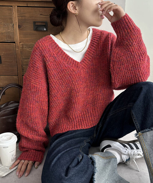 DISCOAT（ディスコート）の「【WEB限定】メランジヤーンVネックプルオーバー（ニット/セーター・レディース・アイボリー/ブラック/ブルー/レッド・MEDIUM）」の4枚目の写真