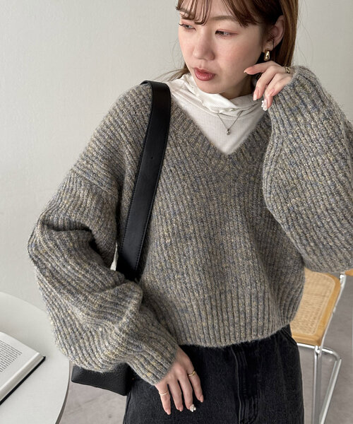 DISCOAT（ディスコート）の「【WEB限定】メランジヤーンVネックプルオーバー（ニット/セーター・レディース・アイボリー/ブラック/ブルー/レッド・MEDIUM）」の5枚目の写真