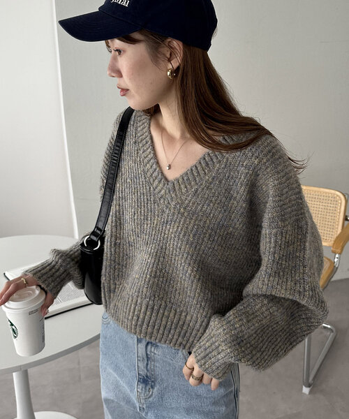 DISCOAT（ディスコート）の「【WEB限定】メランジヤーンVネックプルオーバー（ニット/セーター・レディース・アイボリー/ブラック/ブルー/レッド・MEDIUM）」の8枚目の写真