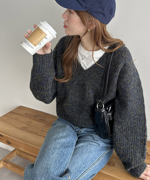 DISCOAT（ディスコート）の「【WEB限定】メランジヤーンVネックプルオーバー（ニット/セーター・レディース・アイボリー/ブラック/ブルー/レッド・MEDIUM）」の12枚目の写真