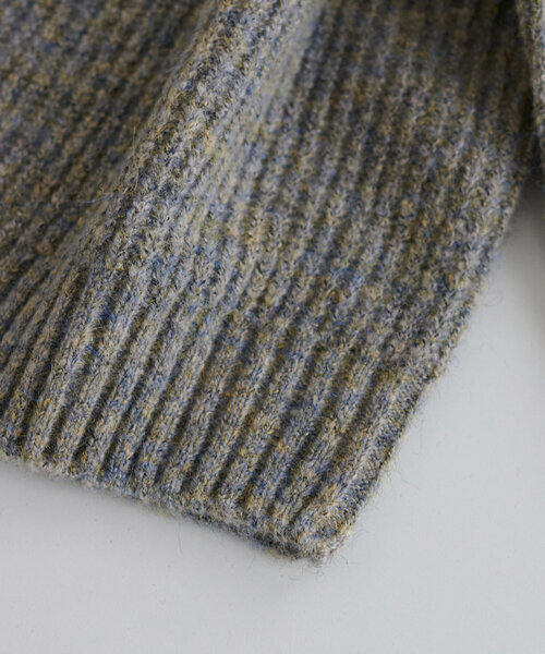 DISCOAT（ディスコート）の「【WEB限定】メランジヤーンVネックプルオーバー（ニット/セーター・レディース・アイボリー/ブラック/ブルー/レッド・MEDIUM）」の20枚目の写真