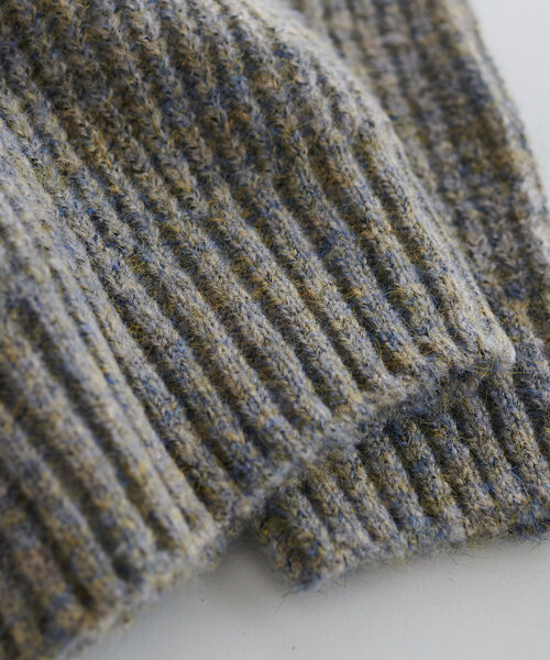 DISCOAT（ディスコート）の「【WEB限定】メランジヤーンVネックプルオーバー（ニット/セーター・レディース・アイボリー/ブラック/ブルー/レッド・MEDIUM）」の22枚目の写真