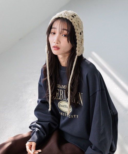 LOWRYS FARM（ローリーズファーム）の「クロシェボンネット 240915（ニットキャップ/ビーニー・レディース・チャコールグレー/ベージュ・FREE）」の4枚目の写真