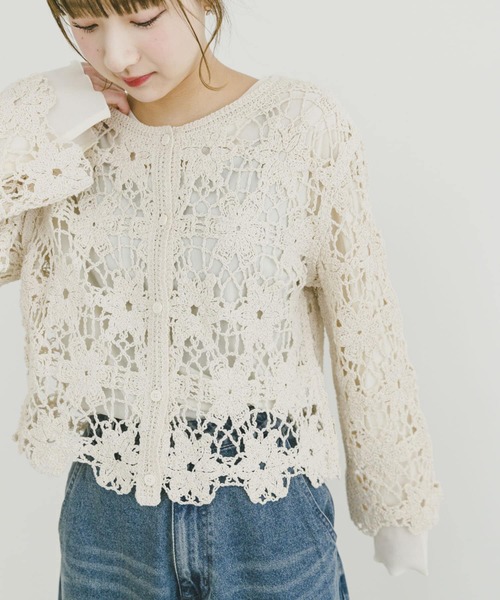 ITEMS URBANRESEARCH（アイテムズ アーバンリサーチ）の「フラワーモチーフニットカーディガン（カーディガン/ボレロ・レディース・ベージュ/ブラウン系その他・FREE）」の4枚目の写真