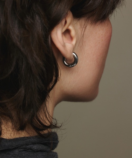 CENE(セネ)の「【CENE】セネ/ループピアス(medium)(ピアス(両耳用)・レディース・シルバー/ゴールド・FREE)」の2枚目の写真