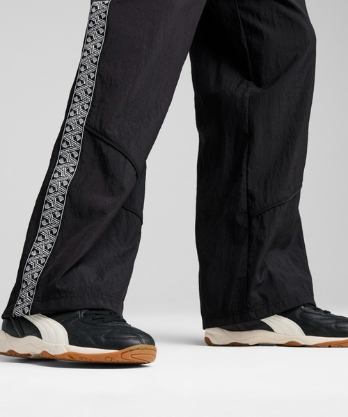 PUMA(プーマ)の「PUMA プーマ メンズ キング インドア スニーカー(スニーカー・メンズ・ホワイト/ブラック×ホワイト・25.0cm/26.5cm/26.0cm/28.0cm/27.5cm/27.0cm/25.5cm/28.5cm/22.5cm/23.0cm/23.5cm/24.0cm/29.0cm/24.5cm)」の2枚目の写真