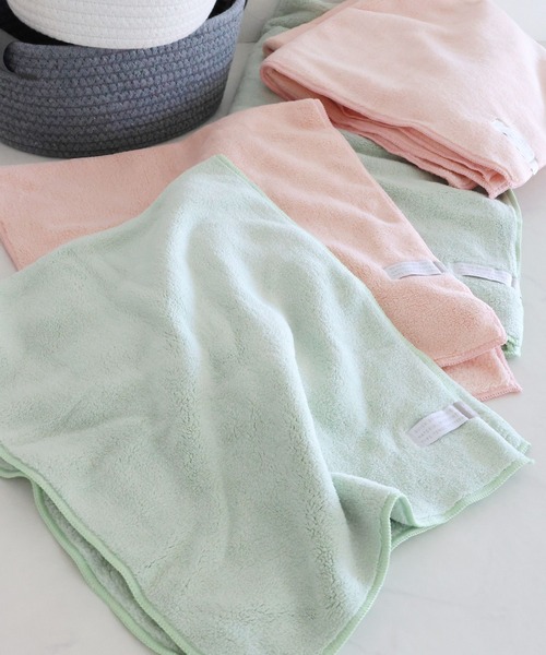 LAKOLE(ラコレ)の「クイックドライフェイスタオル / 251710(タオル・レディース・チャコール/グレー/グリーン/ブルー/ピンク・FREE)」の3枚目の写真