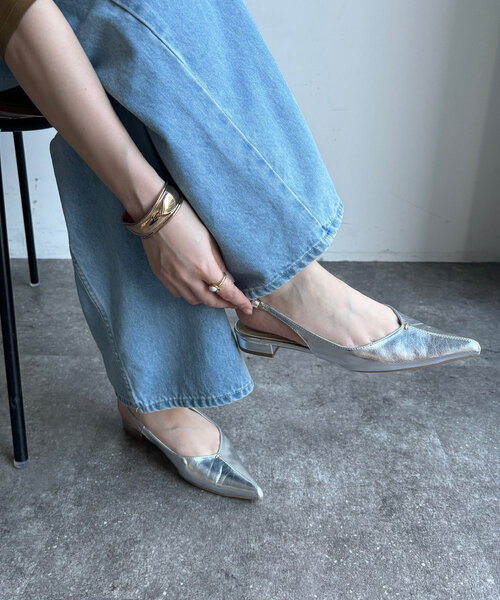 DouDou（ドゥドゥ）の「【WEB限定】ソフトカットバックストラップパンプス（ブーツ・レディース・ブラック/シルバー・23cm/23.5cm/24cm/24.5cm）」の12枚目の写真