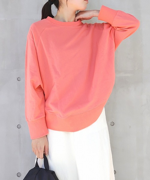 Q（キュー）の「ラグランスリーブスウェット（スウェット・レディース・ベージュ/エメラルド/オレンジ・MEDIUM）」の3枚目の写真