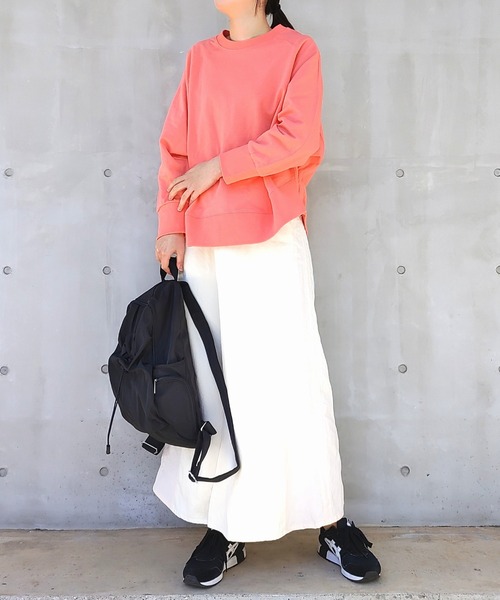 Q（キュー）の「ラグランスリーブスウェット（スウェット・レディース・ベージュ/エメラルド/オレンジ・MEDIUM）」の9枚目の写真