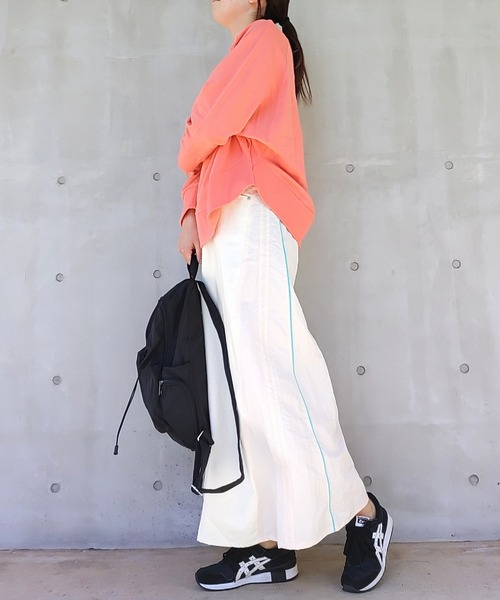 Q（キュー）の「ラグランスリーブスウェット（スウェット・レディース・ベージュ/エメラルド/オレンジ・MEDIUM）」の10枚目の写真