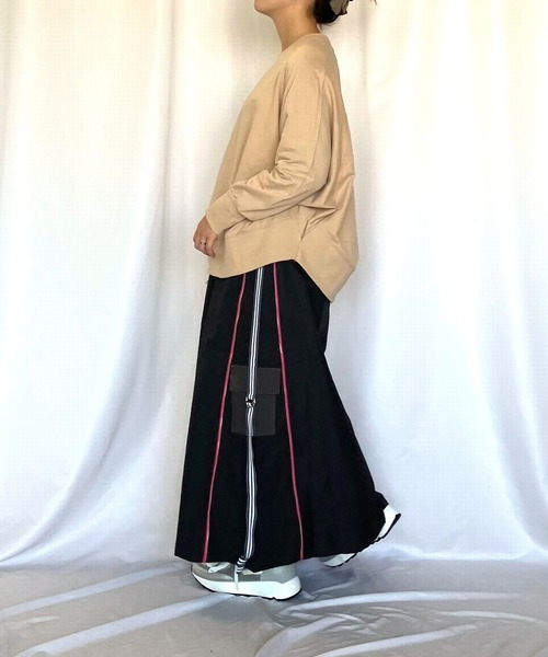 Q（キュー）の「ラグランスリーブスウェット（スウェット・レディース・ベージュ/エメラルド/オレンジ・MEDIUM）」の21枚目の写真