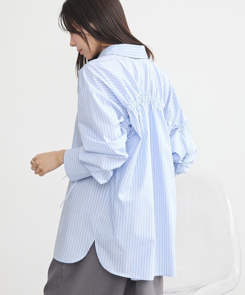 earth music&ecology（アースミュージックアンドエコロジー）の「バックドロストオーバーシャツ（シャツ/ブラウス・レディース・グリーン系その他3/ブルー系その他6/オフホワイト/ブルー・FREE）」の5枚目の写真