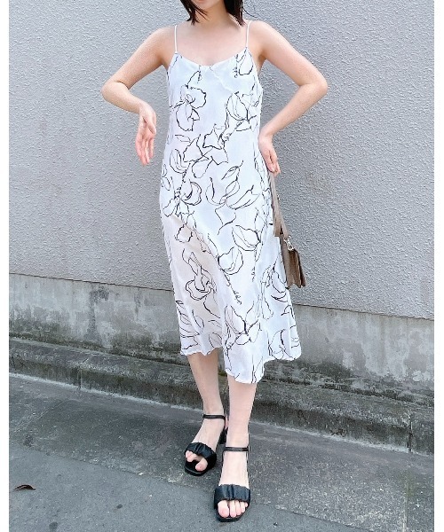 &soiree(アンドソワレ)の「【 &soiree】フラワーキャミワンピース(ワンピース・レディース・オフホワイト・FREE)」の1枚目の写真