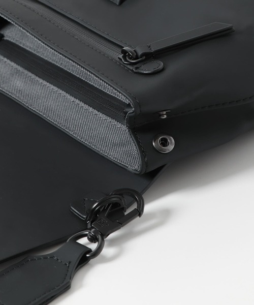 SENSE OF PLACE by URBAN RESEARCH(センスオブプレイスバイアーバンリサーチ)の「GASTON LUGA Splash Crossbody Bag(ボディバッグ/ウエストポーチ・メンズ・ブラック・ONE)」の6枚目の写真