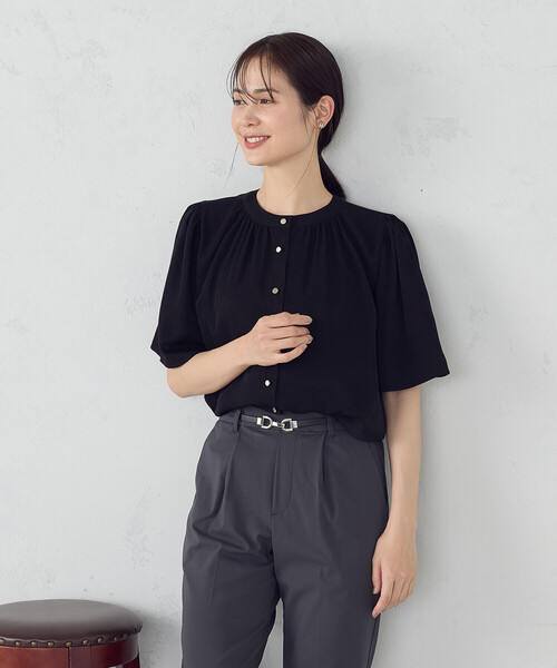 COMME CA ISM(コムサイズム)の「前後2WAY ギャザーブラウス(シャツ/ブラウス・レディース・ベージュ/ブラック・LARGE/MEDIUM)」の2枚目の写真