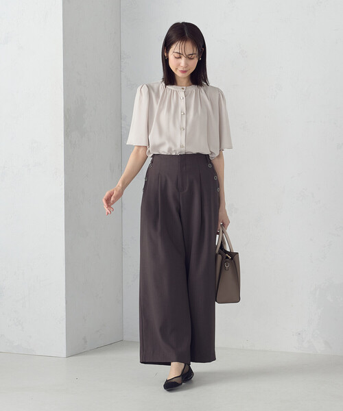 COMME CA ISM(コムサイズム)の「前後2WAY ギャザーブラウス(シャツ/ブラウス・レディース・ベージュ/ブラック・LARGE/MEDIUM)」の6枚目の写真