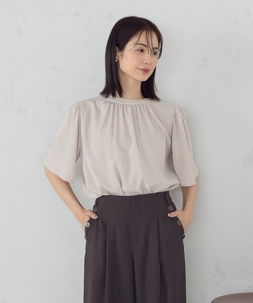 COMME CA ISM(コムサイズム)の「前後2WAY ギャザーブラウス(シャツ/ブラウス・レディース・ベージュ/ブラック・LARGE/MEDIUM)」の16枚目の写真