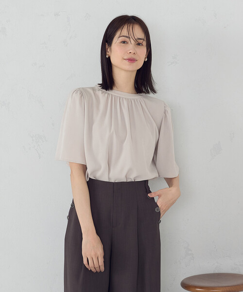 COMME CA ISM(コムサイズム)の「前後2WAY ギャザーブラウス(シャツ/ブラウス・レディース・ベージュ/ブラック・LARGE/MEDIUM)」の17枚目の写真