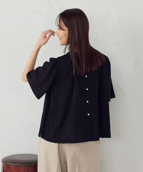COMME CA ISM(コムサイズム)の「前後2WAY ギャザーブラウス(シャツ/ブラウス・レディース・ベージュ/ブラック・LARGE/MEDIUM)」の22枚目の写真