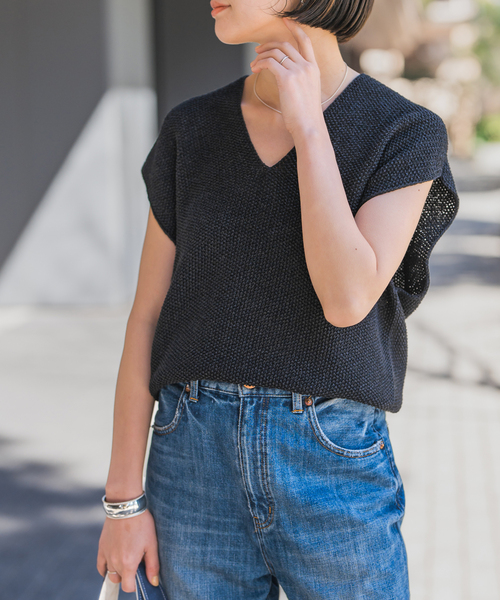 Spick & Span（スピックアンドスパン）の「ペーパーヤーンルーズニットベスト（ベスト・レディース・ブラック/ホワイト/ブルー系その他・FREE）」の11枚目の写真