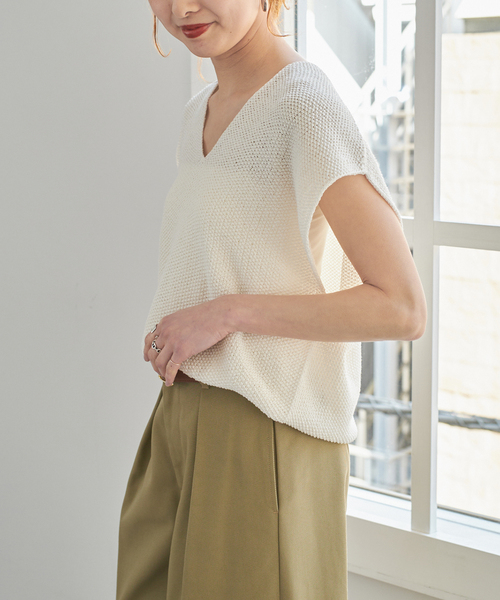 Spick & Span（スピックアンドスパン）の「ペーパーヤーンルーズニットベスト（ベスト・レディース・ブラック/ホワイト/ブルー系その他・FREE）」の21枚目の写真