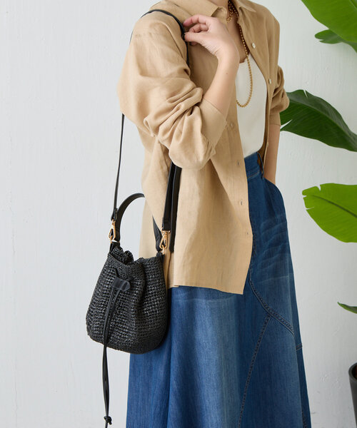 Jena espace merveilleux（ジェナ　エスパスメルヴェイユ）の「ラフィア巾着バッグ（トートバッグ・レディース・ブラック/ベージュ・FREE）」の2枚目の写真
