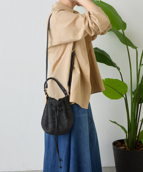 Jena espace merveilleux（ジェナ　エスパスメルヴェイユ）の「ラフィア巾着バッグ（トートバッグ・レディース・ブラック/ベージュ・FREE）」の5枚目の写真