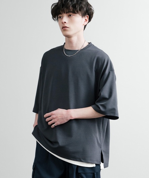 Rocky Monroe（ロッキーモンロー）の「UVカット 梨地裾スリット オーバーサイズストレッチクルーネック半袖Tシャツ ビッグTシャツ（Tシャツ/カットソー・メンズ・ダークグレー/ベージュ/ブルーグレー/ブラック/ダークグリーン/オフホワイト・M/L/LL）」の3枚目の写真