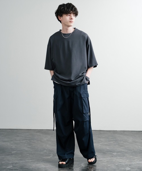 Rocky Monroe（ロッキーモンロー）の「UVカット 梨地裾スリット オーバーサイズストレッチクルーネック半袖Tシャツ ビッグTシャツ（Tシャツ/カットソー・メンズ・ダークグレー/ベージュ/ブルーグレー/ブラック/ダークグリーン/オフホワイト・M/L/LL）」の17枚目の写真