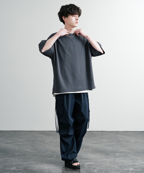 Rocky Monroe（ロッキーモンロー）の「UVカット 梨地裾スリット オーバーサイズストレッチクルーネック半袖Tシャツ ビッグTシャツ（Tシャツ/カットソー・メンズ・ダークグレー/ベージュ/ブルーグレー/ブラック/ダークグリーン/オフホワイト・M/L/LL）」の18枚目の写真