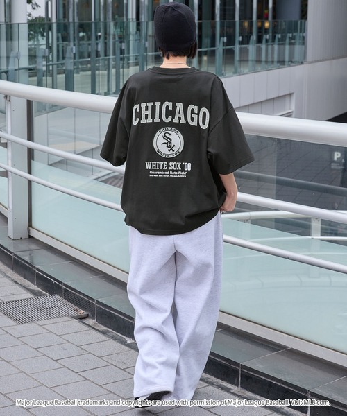 MLB（メジャーリーグベースボール）の「MLB/メジャーリーグベースボール 別注 ロゴ刺繍バックデザイン ビッグシルエットオーバーサイズ半袖Tシャツ（Tシャツ/カットソー・メンズ・スミクロ/ネイビー/ダークブラウン/ホワイト/ライトグレー・S/M/L）」の19枚目の写真