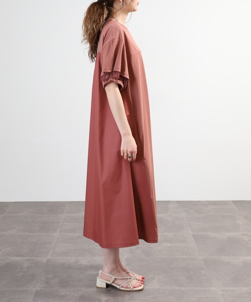 EGLANTINE(エグランティーヌ)の「EGLANTINE 素材切り替えカットソーワンピース 半袖ロングワンピース(ワンピース・レディース・グレイッシュブルー/カーキ/ブラック/ダークグリーン/レンガ・40)」の21枚目の写真
