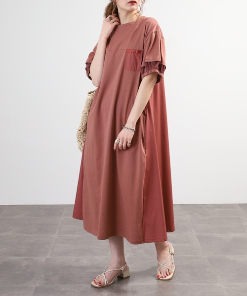 EGLANTINE(エグランティーヌ)の「EGLANTINE 素材切り替えカットソーワンピース 半袖ロングワンピース(ワンピース・レディース・グレイッシュブルー/カーキ/ブラック/ダークグリーン/レンガ・40)」の15枚目の写真