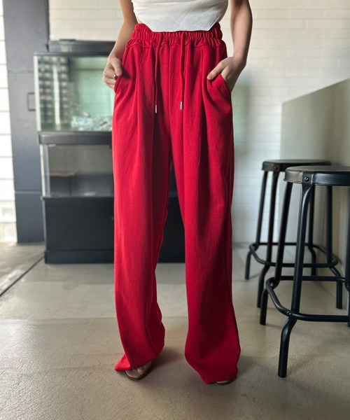Kotoe(コトエ)の「【UNISEX】 カラー タック ワイドパンツ (ロング丈)(スウェットパンツ・レディース・グリーン/レッド/ブラック・FREE)」の10枚目の写真