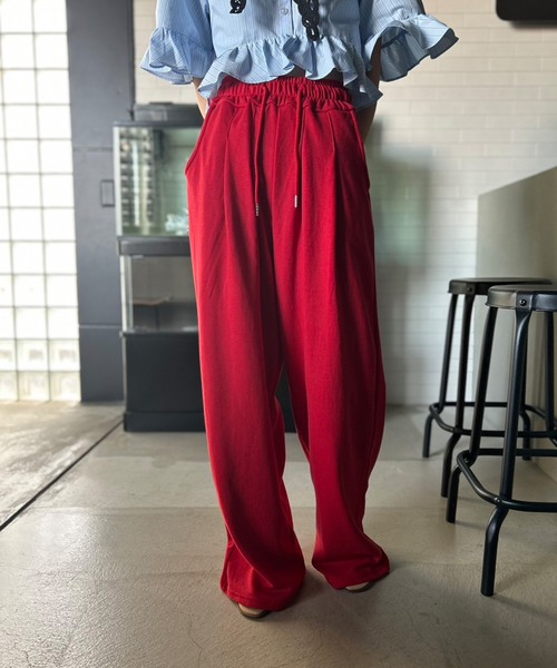 Kotoe(コトエ)の「【UNISEX】 カラー タック ワイドパンツ (ロング丈)(スウェットパンツ・レディース・グリーン/レッド/ブラック・FREE)」の16枚目の写真