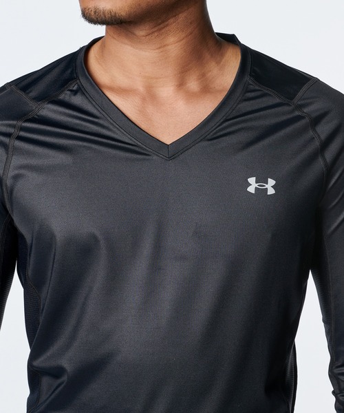 UNDER ARMOUR(アンダーアーマー)の「UAアイソチル フィッティド ロングスリーブ Vネックシャツ(ゴルフ/メンズ)(Tシャツ/カットソー・メンズ・ブラック・S/M/XL/L/2XL)」の5枚目の写真