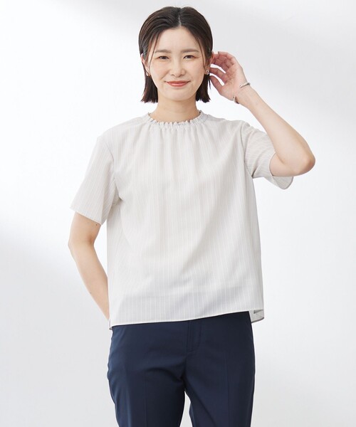 J.PRESS Ladies(J.プレス レディス)の「【洗える】シアーストライプ&チェック ブラウスライク カットソー(Tシャツ/カットソー・レディース・ホワイト系1/グレー系3/ベージュ系1/ダークブラウン系3・SMALL)」の4枚目の写真