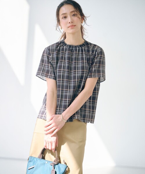 J.PRESS Ladies(J.プレス レディス)の「【洗える】シアーストライプ&チェック ブラウスライク カットソー(Tシャツ/カットソー・レディース・ホワイト系1/グレー系3/ベージュ系1/ダークブラウン系3・SMALL)」の5枚目の写真