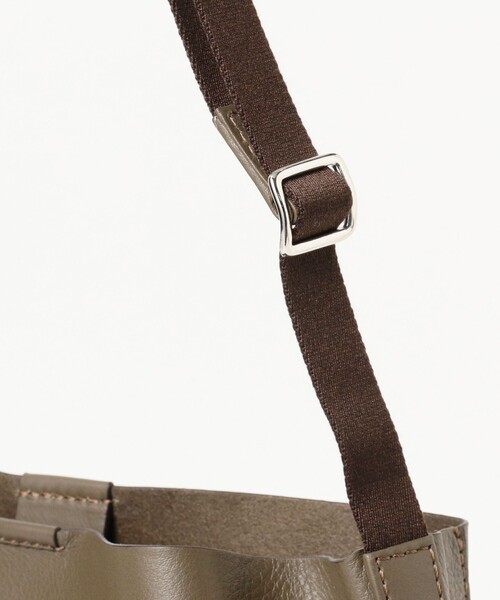 BEAMS F(ビームスエフ)の「Daniel & Bob / LINDO レザー ショルダーバッグ(トートバッグ・メンズ・オリーブ/ブラック・ONE SIZE)」の10枚目の写真