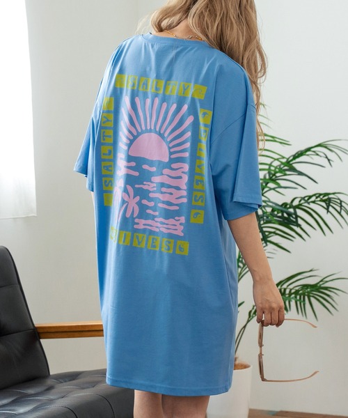anap mimpi(アナップミンピ)の「SUN & SEA サーフプリントビッグTシャツワンピース(ワンピース・レディース・ブラウン/ブラック/キナリ/ブルー・FREE)」の4枚目の写真