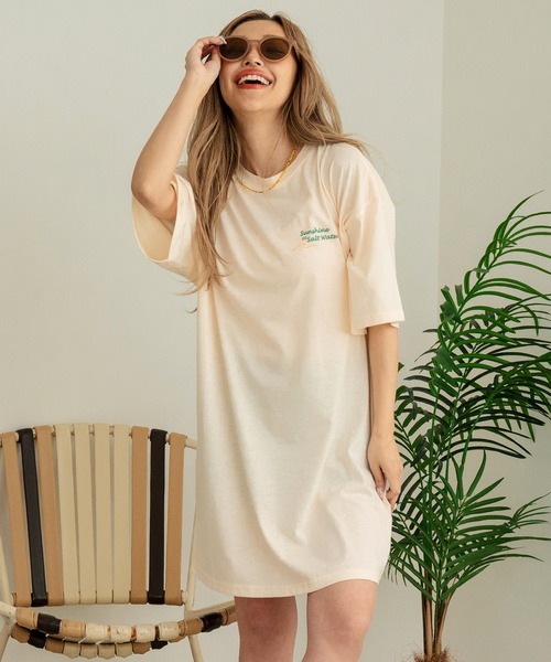 anap mimpi(アナップミンピ)の「SUN & SEA サーフプリントビッグTシャツワンピース(ワンピース・レディース・ブラウン/ブラック/キナリ/ブルー・FREE)」の6枚目の写真