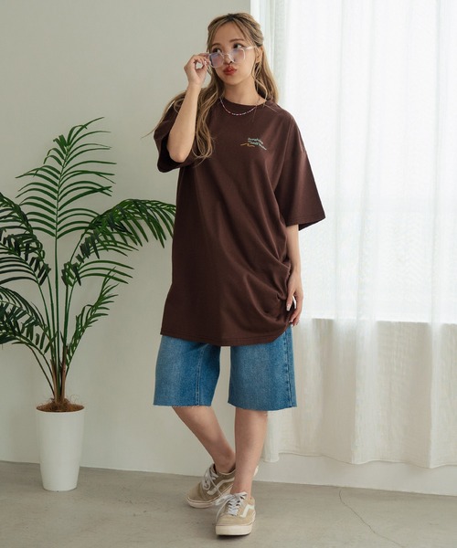 anap mimpi(アナップミンピ)の「SUN & SEA サーフプリントビッグTシャツワンピース(ワンピース・レディース・ブラウン/ブラック/キナリ/ブルー・FREE)」の16枚目の写真