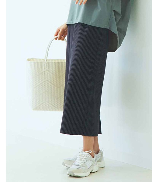 IEDIT（イディット）の「ＩＥＤＩＴ　小森美穂子さんコラボ　接触冷感がうれしいシャリ感リブニットスカート（スカート・レディース・ブルー/チャコールグレー/レッド・M/L/LL/3L/S/4L）」の2枚目の写真