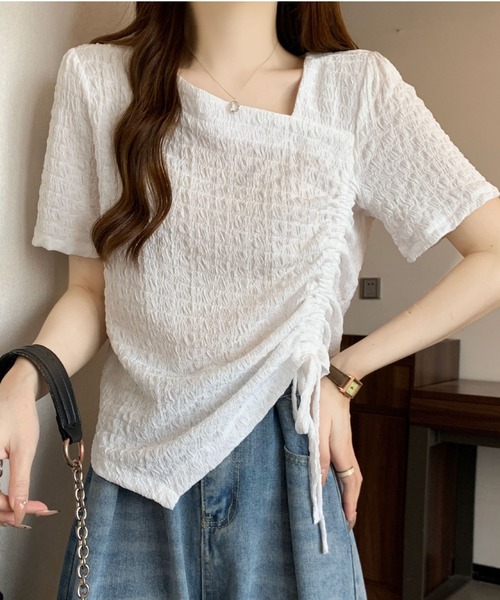 2ly2(トゥーリートゥー)の「ドロスト付きスクエアネックトップス(Tシャツ/カットソー・レディース・ブラック/ホワイト・FREE)」の1枚目の写真