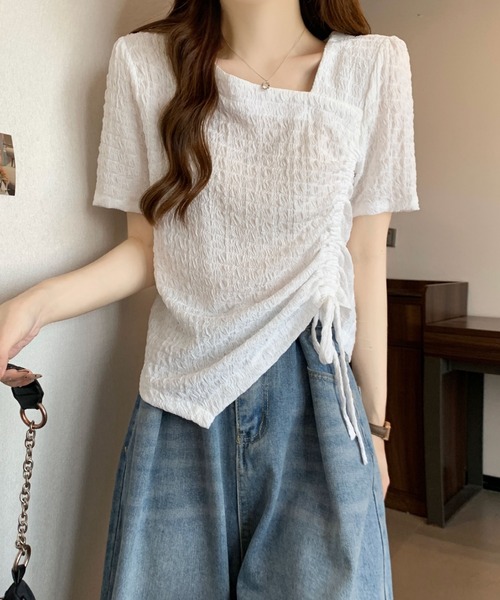 2ly2(トゥーリートゥー)の「ドロスト付きスクエアネックトップス(Tシャツ/カットソー・レディース・ブラック/ホワイト・FREE)」の3枚目の写真