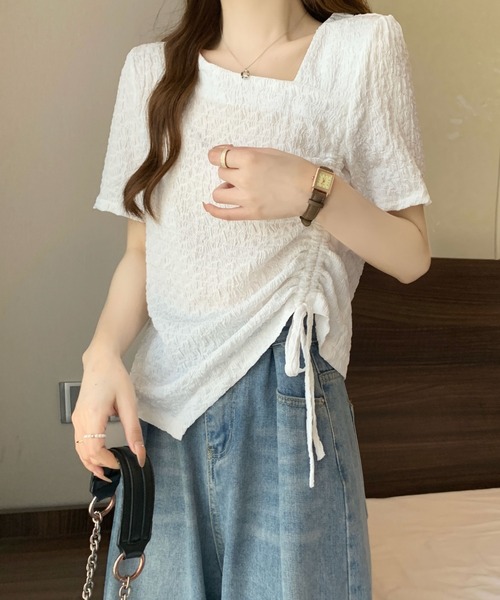 2ly2(トゥーリートゥー)の「ドロスト付きスクエアネックトップス(Tシャツ/カットソー・レディース・ブラック/ホワイト・FREE)」の4枚目の写真