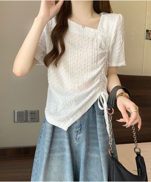 2ly2(トゥーリートゥー)の「ドロスト付きスクエアネックトップス(Tシャツ/カットソー・レディース・ブラック/ホワイト・FREE)」の5枚目の写真