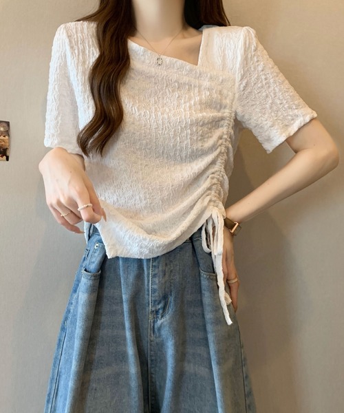 2ly2(トゥーリートゥー)の「ドロスト付きスクエアネックトップス(Tシャツ/カットソー・レディース・ブラック/ホワイト・FREE)」の7枚目の写真
