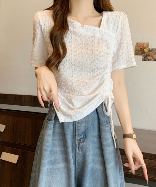 2ly2(トゥーリートゥー)の「ドロスト付きスクエアネックトップス(Tシャツ/カットソー・レディース・ブラック/ホワイト・FREE)」の8枚目の写真